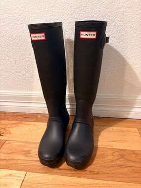 Hunter Black Ribbed Rain Boots